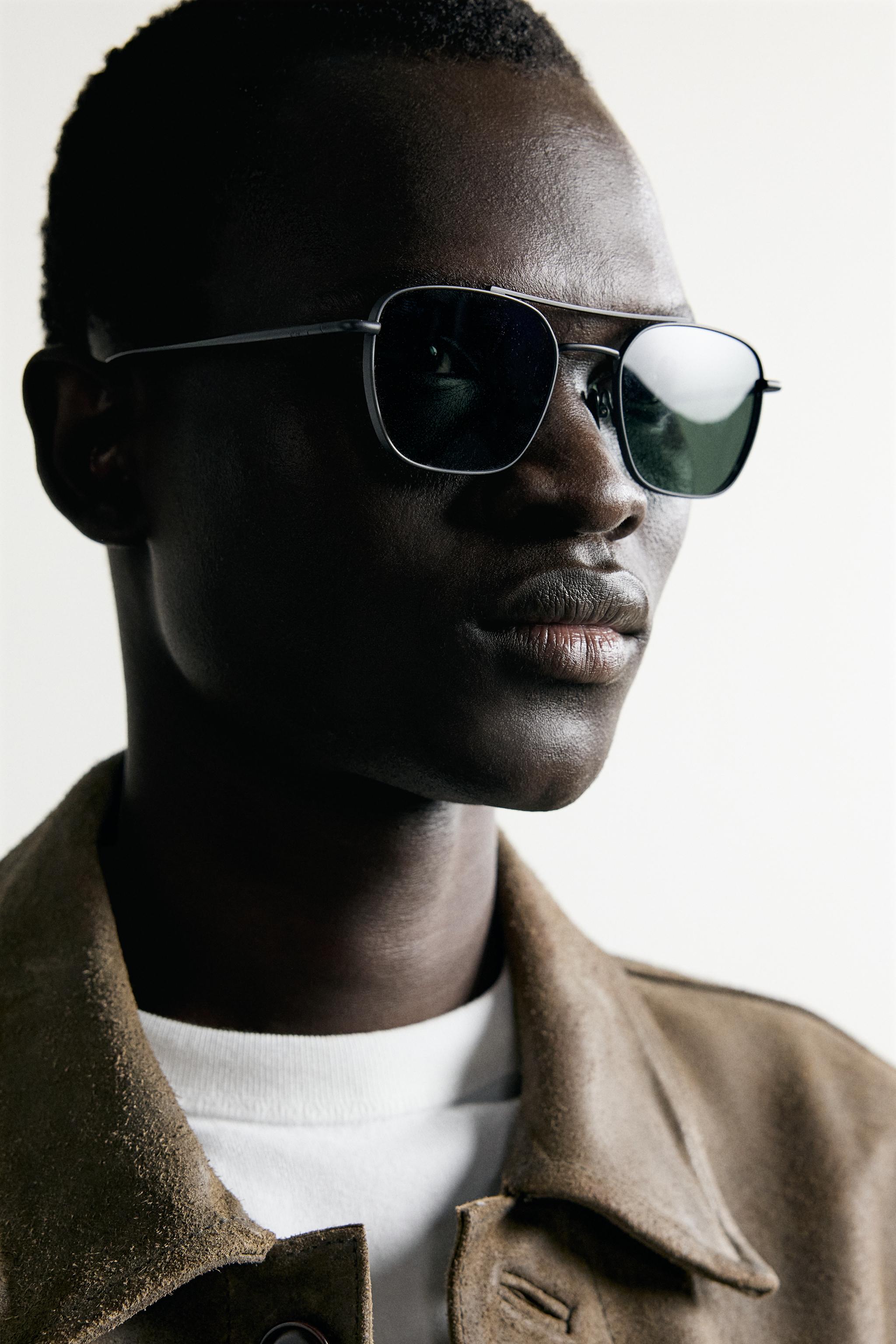 LUNETTES DE SOLEIL MÉTALLIQUES CARRÉES